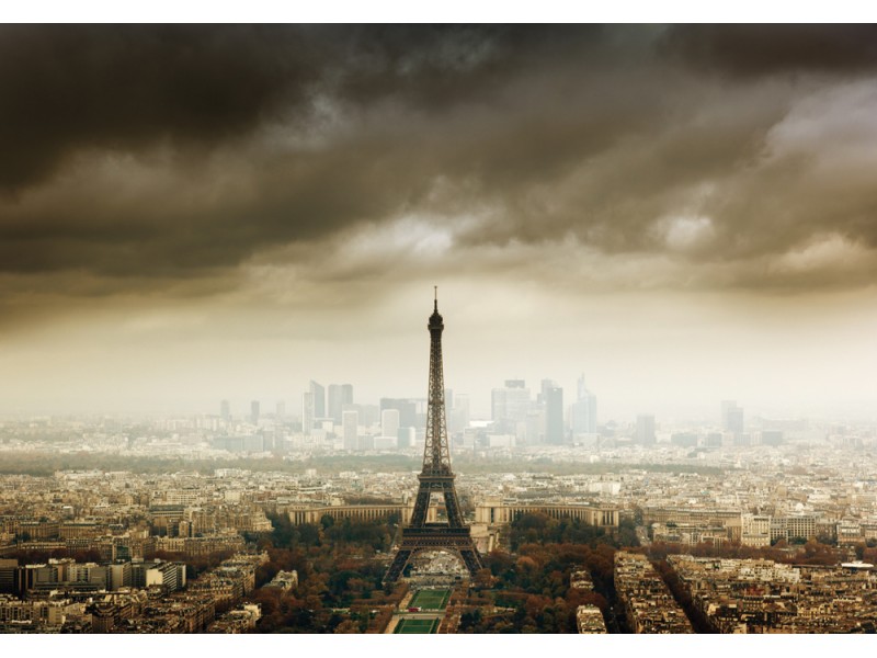 Fototapet Eiffeltornet i Paris under stormig himmel