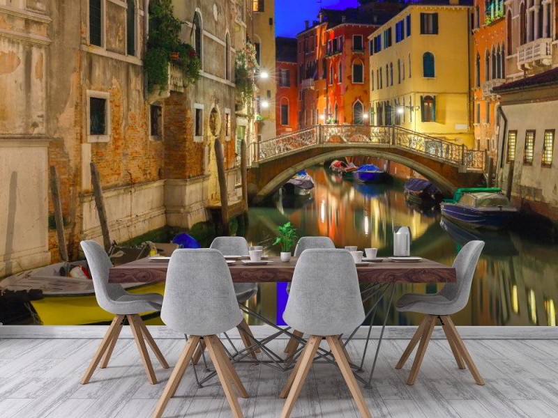 Fototapet natt lateral kanal och bro i Venedig